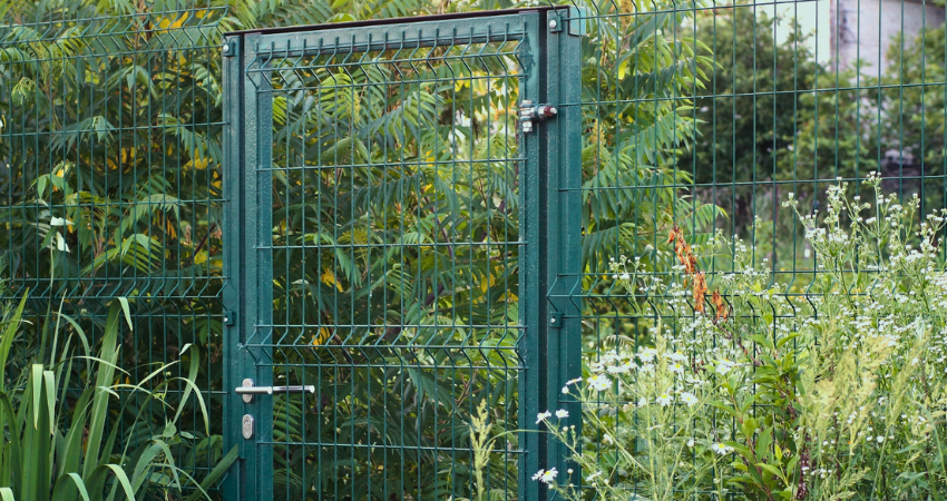 portillon de grillage de jardin